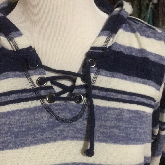 Hooded casual sweater - Picture 2 of 3